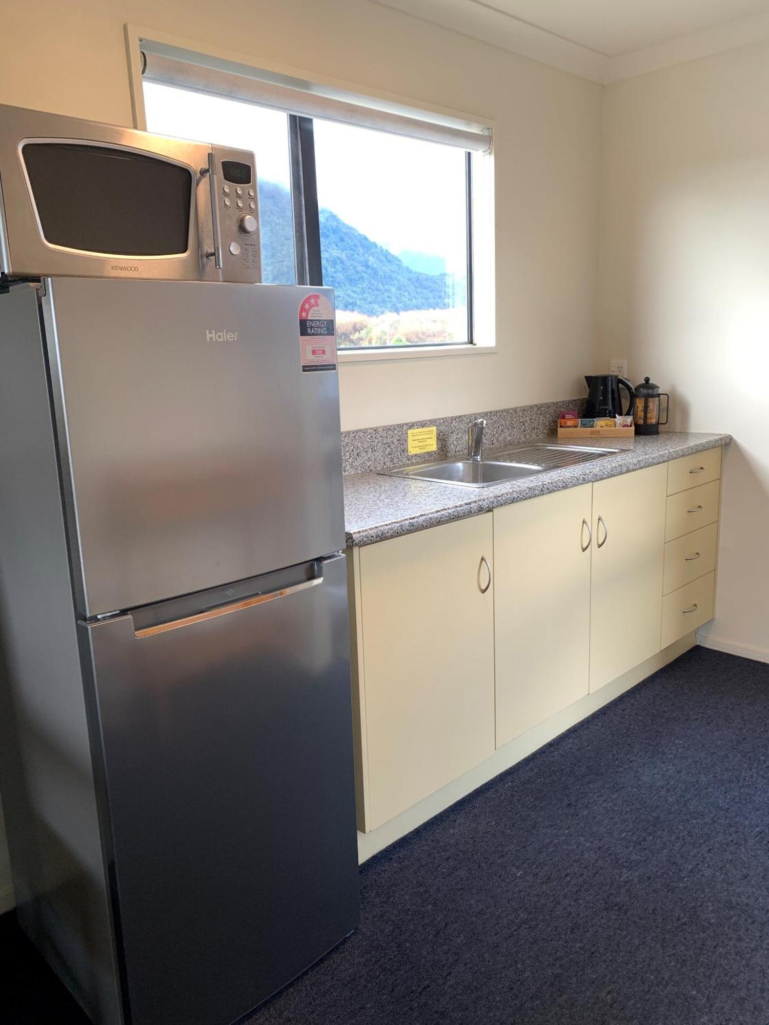Haast River Motels & Holiday Park Экстерьер фото