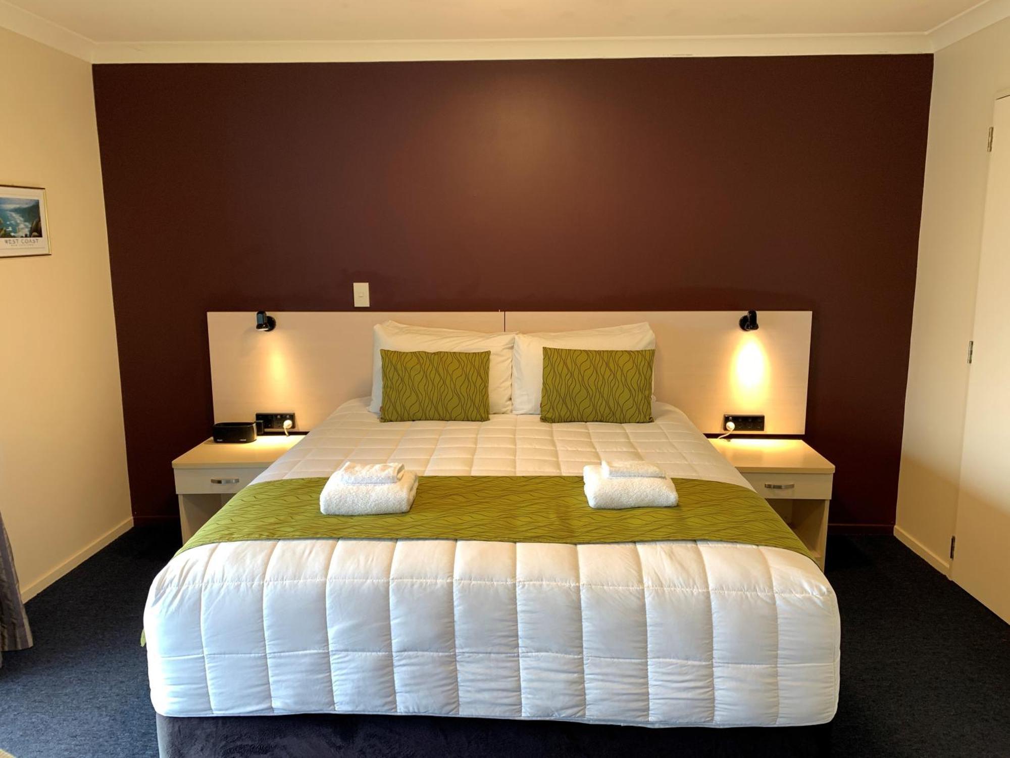 Haast River Motels & Holiday Park Экстерьер фото