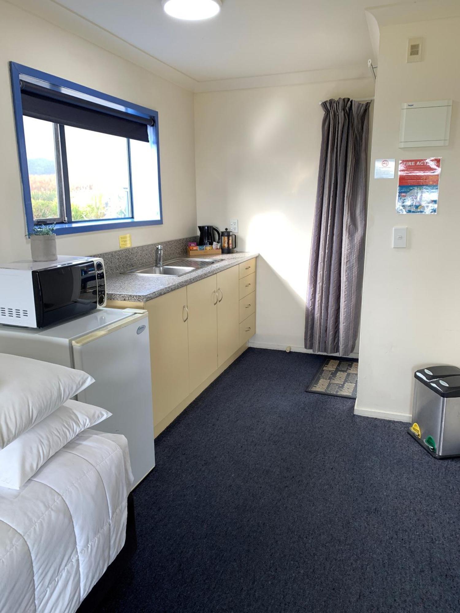 Haast River Motels & Holiday Park Экстерьер фото