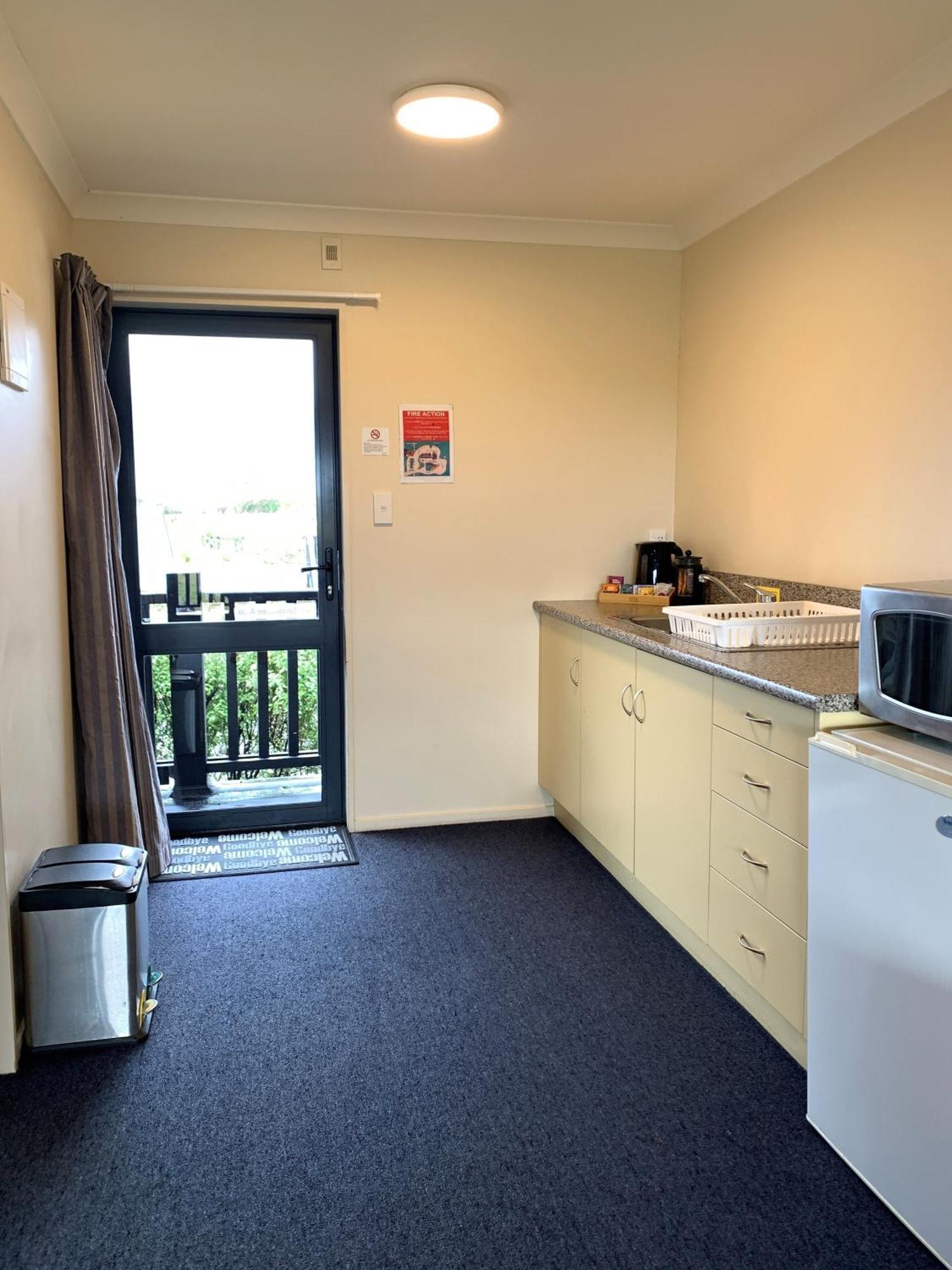 Haast River Motels & Holiday Park Экстерьер фото