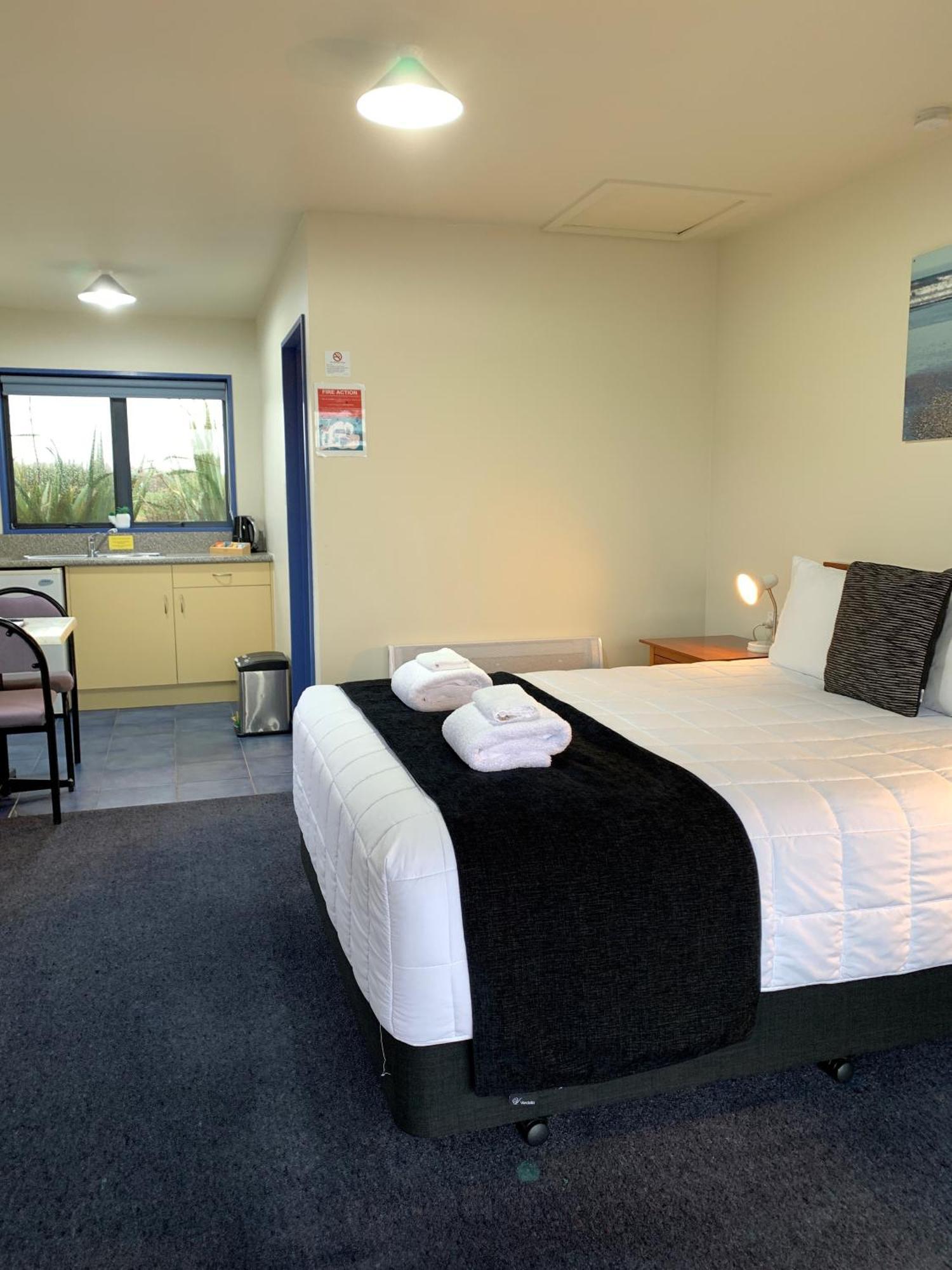 Haast River Motels & Holiday Park Экстерьер фото